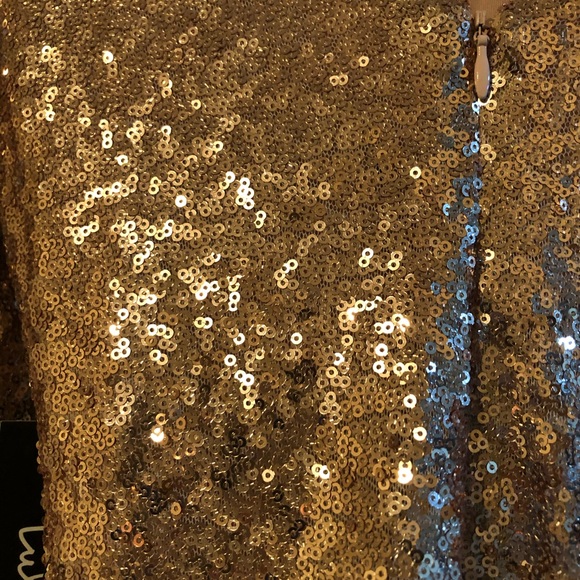 Lulus’ gold sequin dress - Picture 3 of 4